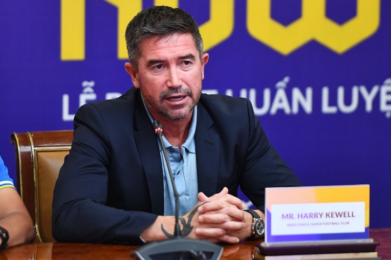 harry-kewell-gay-chan-dong-truyen-thong-quoc-te-khi-dan-dat-clb-ha-noi